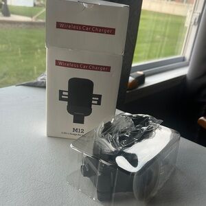 NEW Wireless Car Charger M12